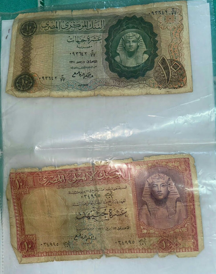 عملات ورقية وفضية