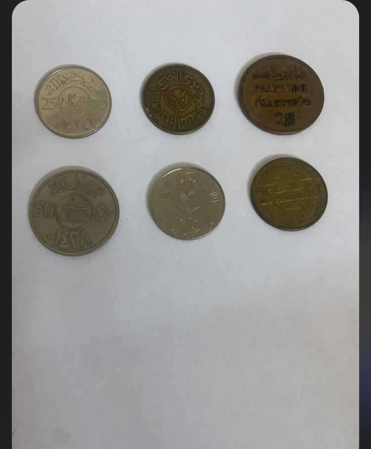 عملات ورقية وفضية