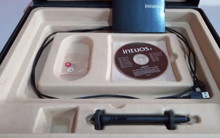 تابلت جرافيك واكوم انتوس 5 مديم wacom intuos 5 medium