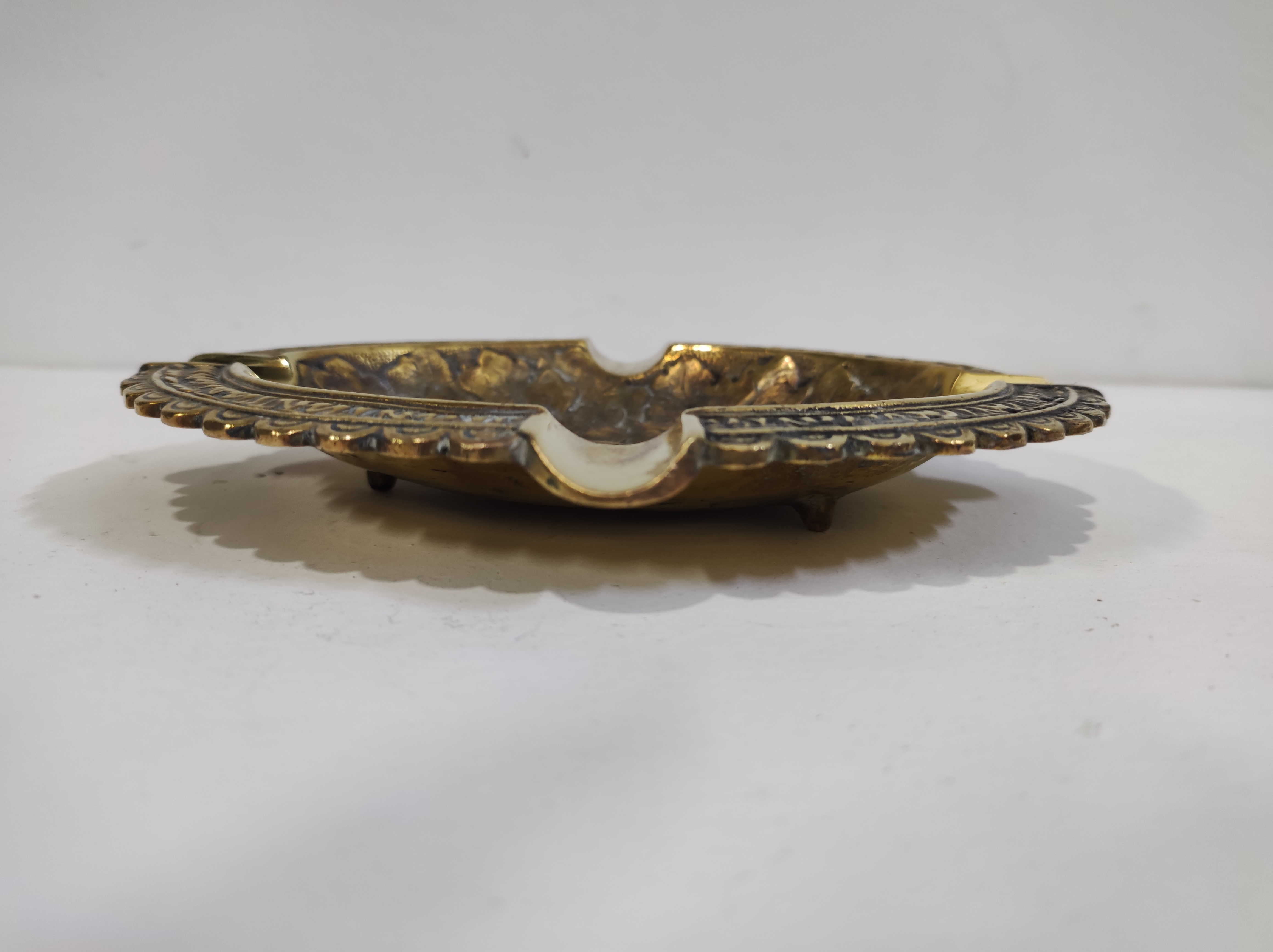 منفضة سجائر نحاسية عتيقة 1930