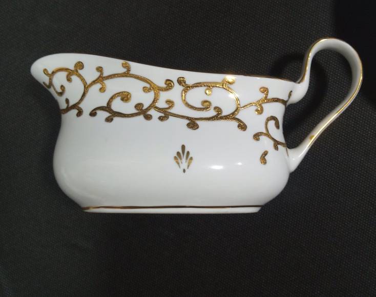 طقم صيني تركي هاند ميد مطلي بماء الدهب 90ق