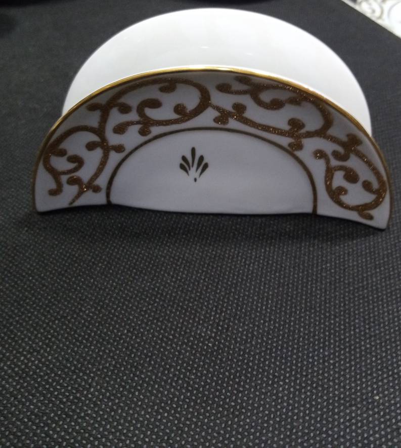 طقم صيني تركي هاند ميد مطلي بماء الدهب 90ق