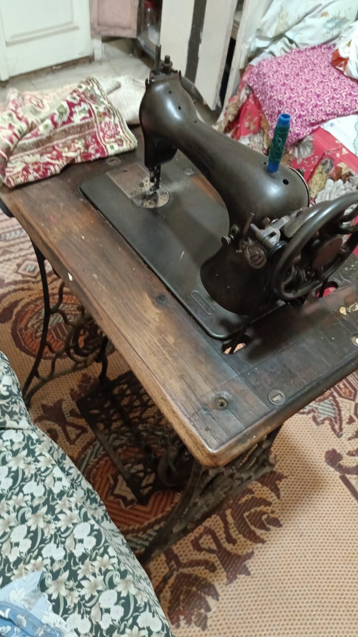 مكنة خياطة عمرها فوق ١٥٠ سنة