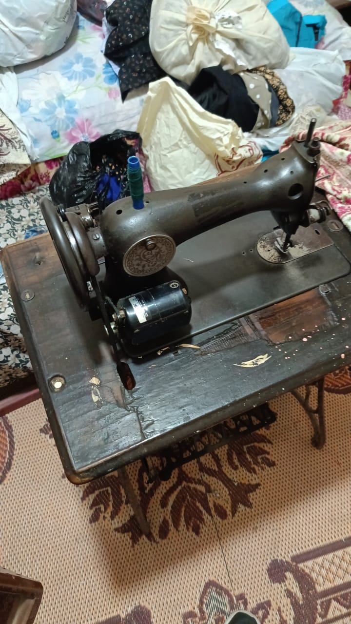 مكنة خياطة عمرها فوق ١٥٠ سنة
