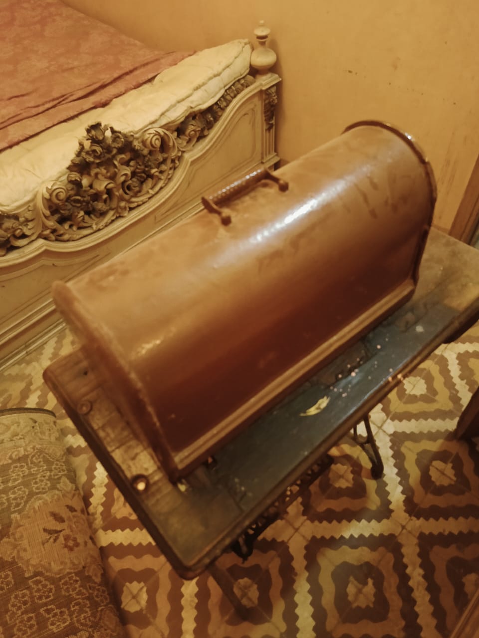 مكنة خياطة عمرها فوق ١٥٠ سنة