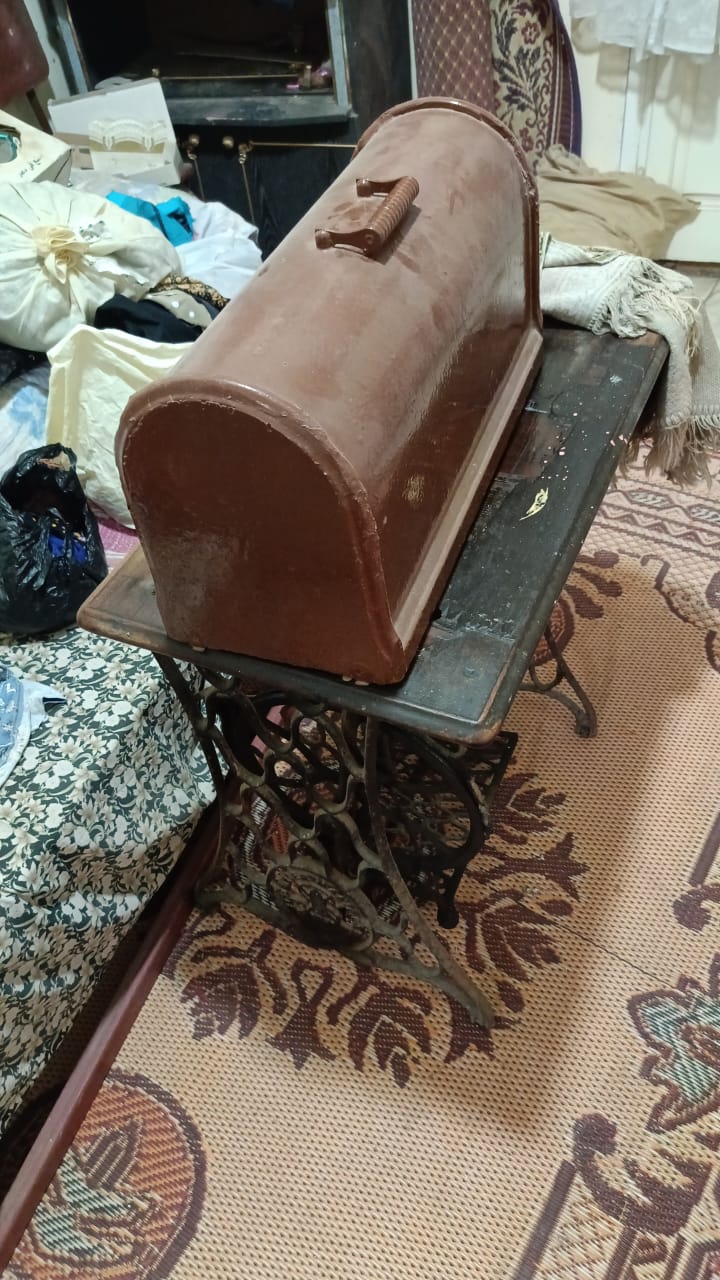 مكنة خياطة عمرها فوق ١٥٠ سنة