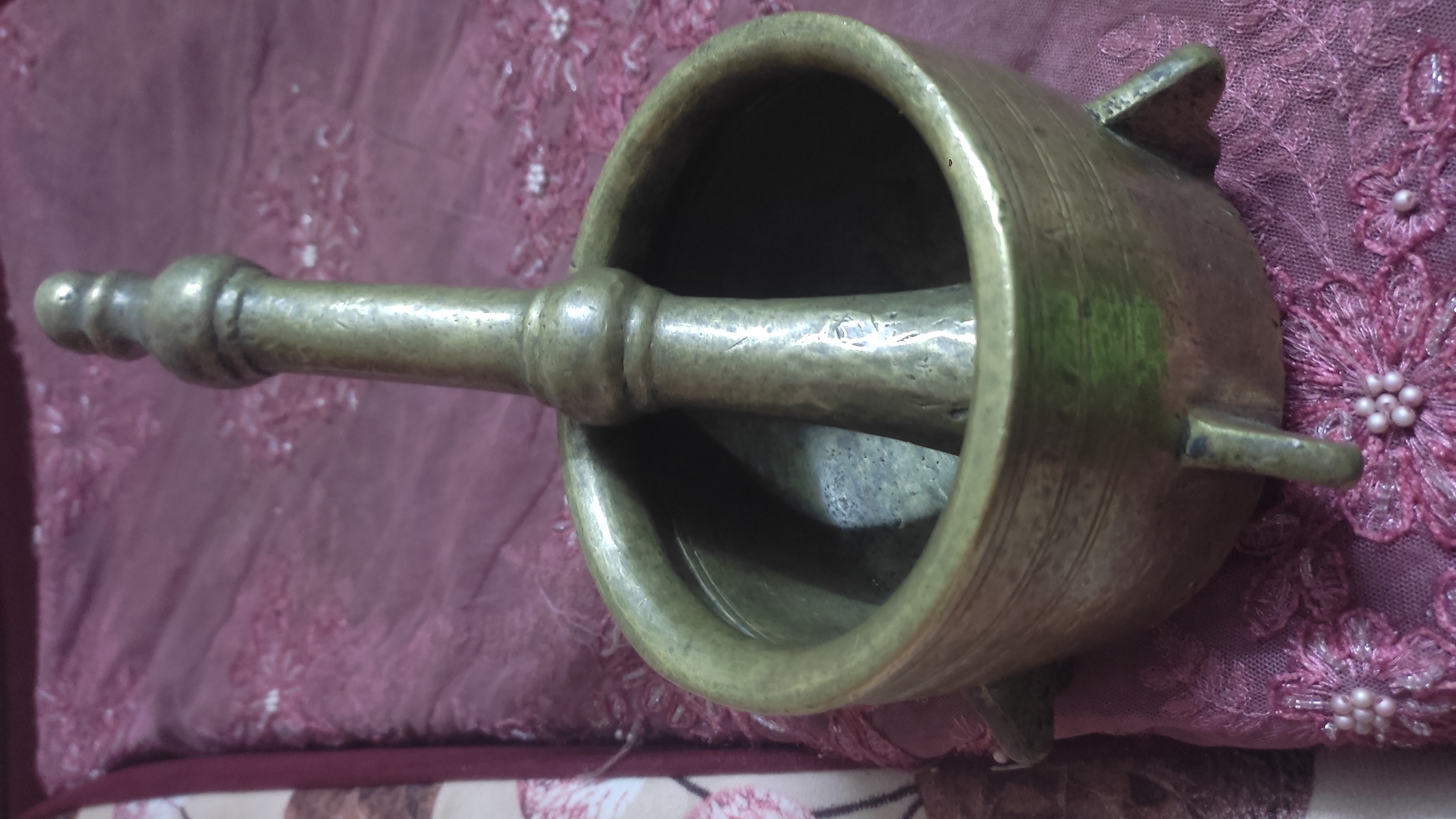 هون نحاس قديم جدا عمره اكتر من 150سنه
