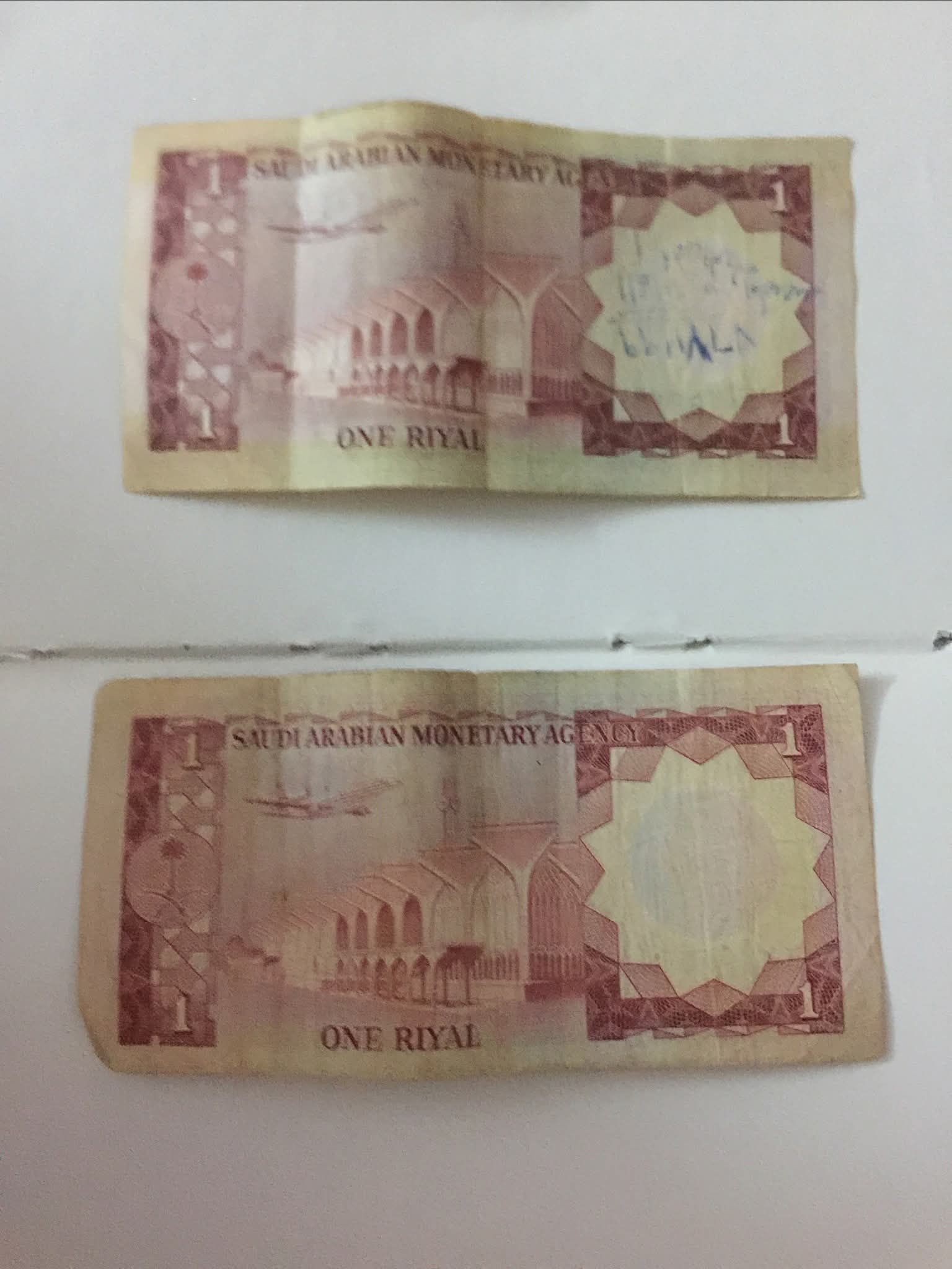 أنتيكات وعملات قديمة ولوحات فنية