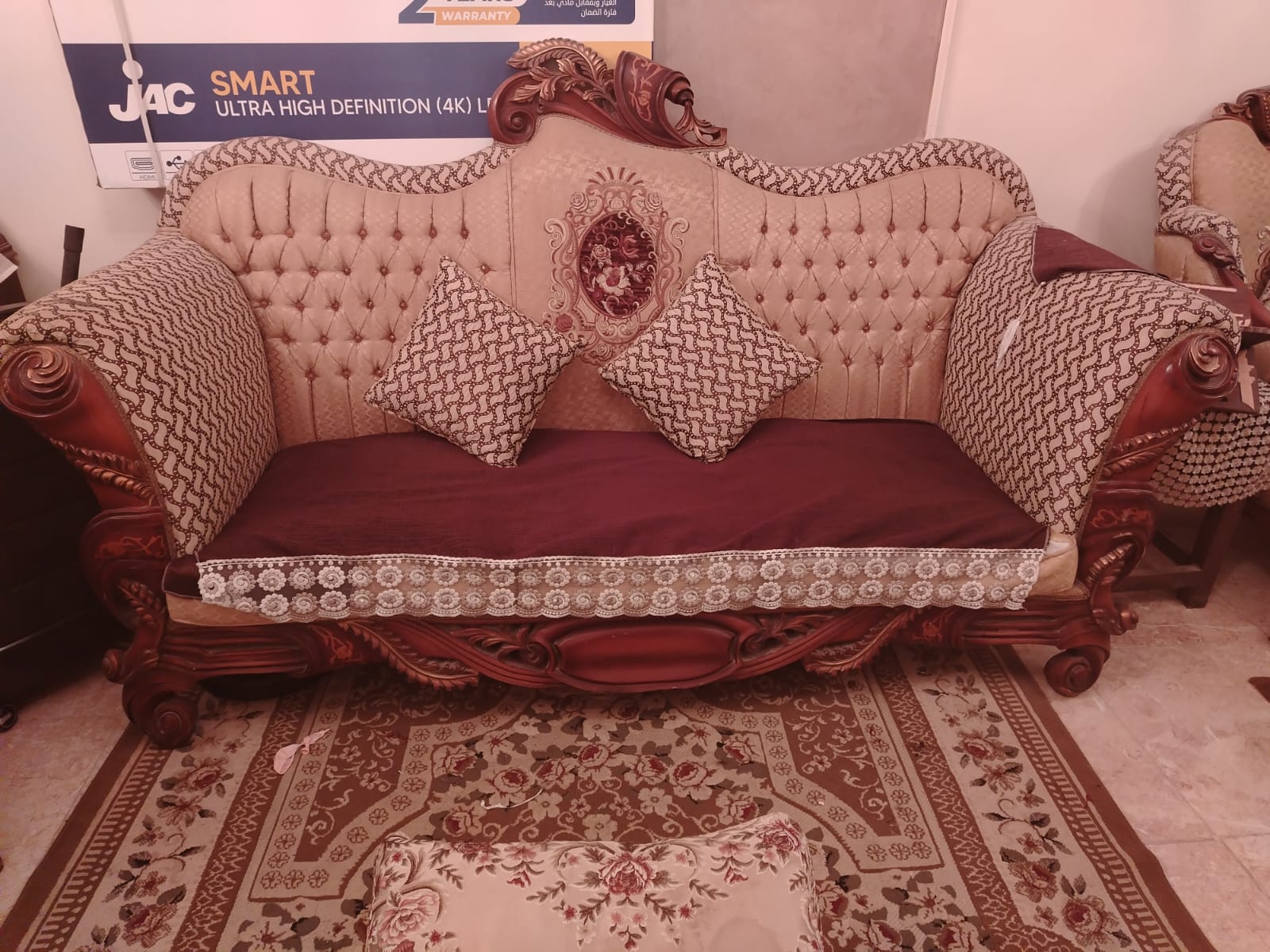 للبيع صالون فخم مستعمل بسيط جداا