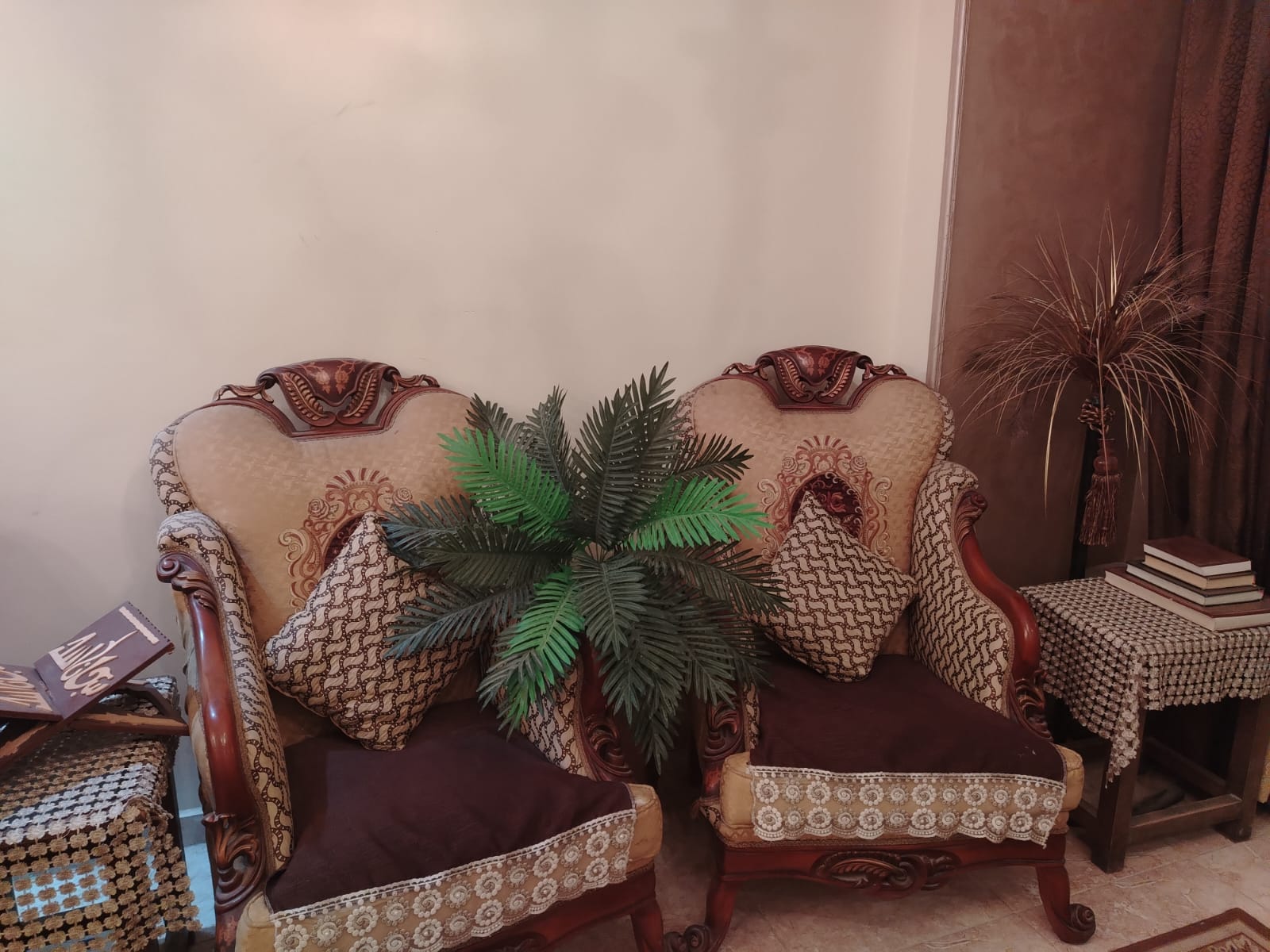 للبيع صالون فخم مستعمل بسيط جداا
