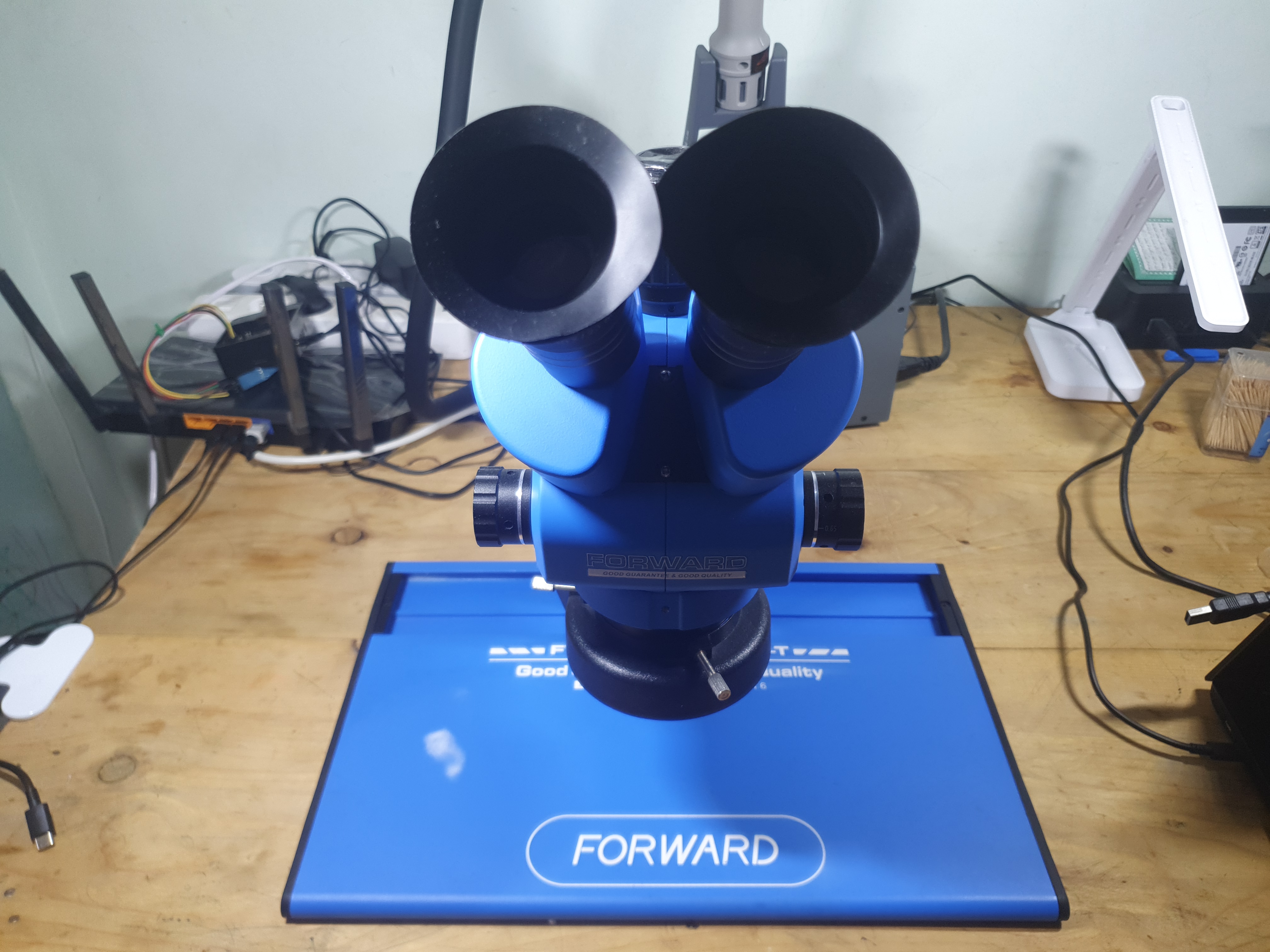 مجهر فورورد ثلاثي العينات ذو تكبير متزامن FW-6555 pro max -T + كاميرا