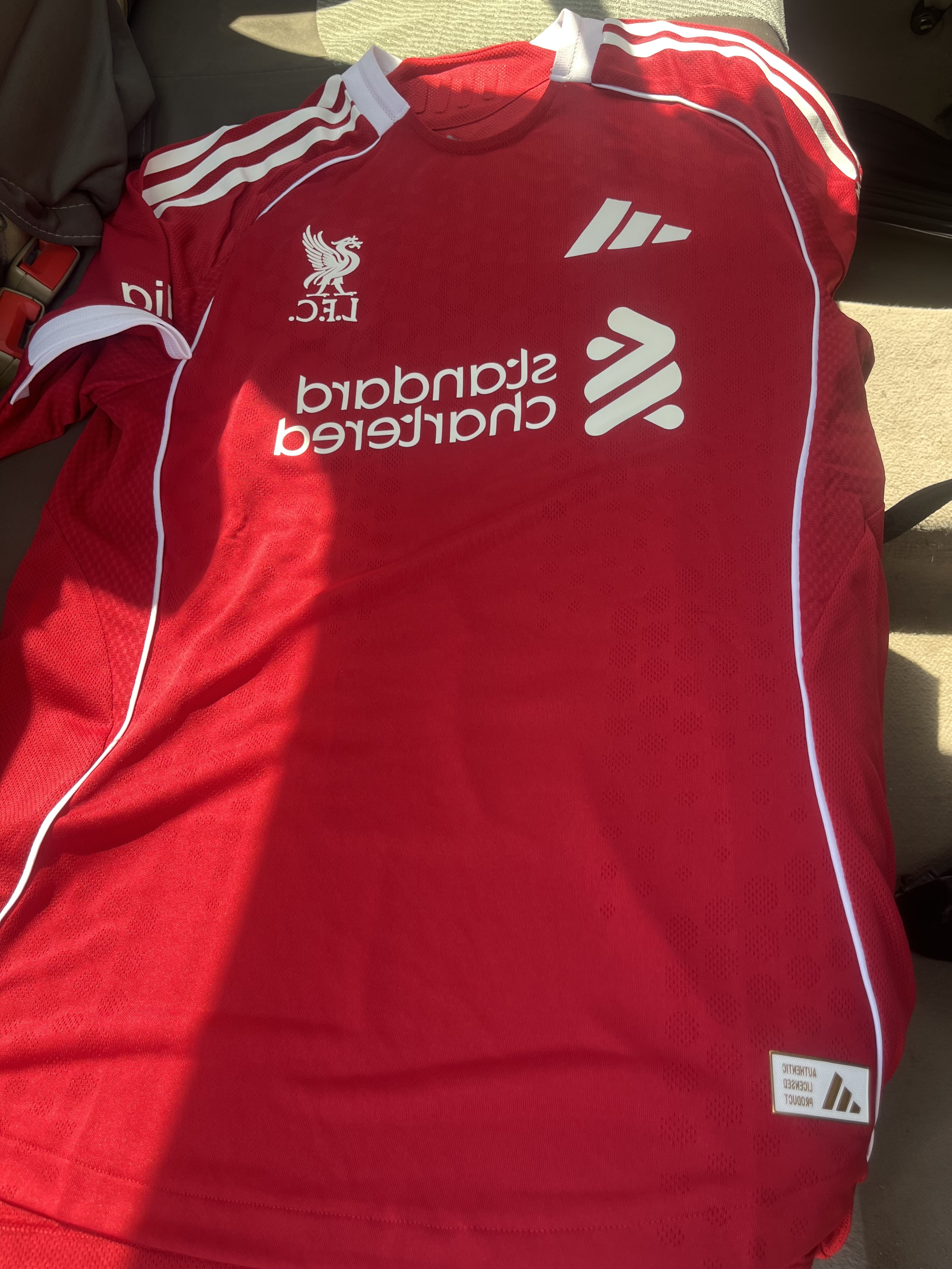 Clothes (Liverpool Players Edition Tshirt signed by MO.Salah)