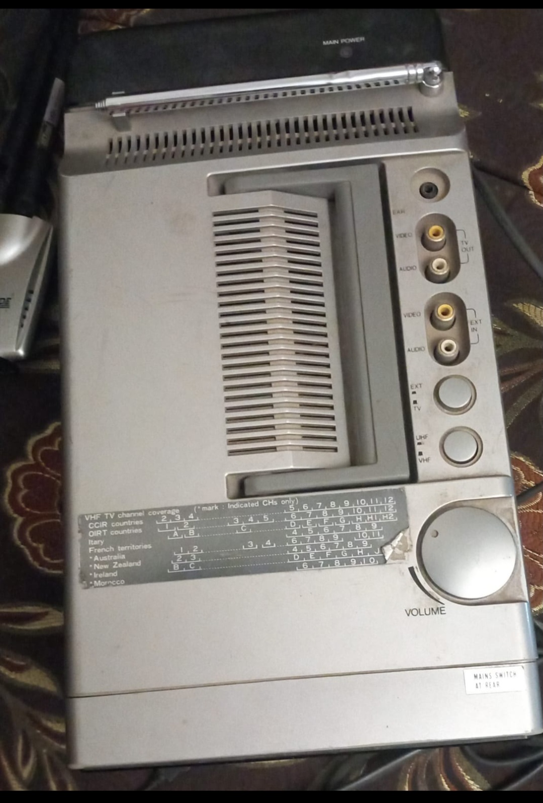 تليفزيون محمول JVC  ملون للسيارات والرحلات