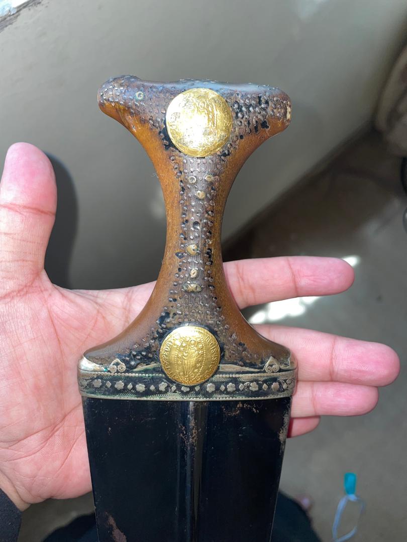 فرصة نادرة " جنبية يمنية قديمة اصلي صيفاني من وحيد القرن نادرة وثمينه عمرها يصل الى اكثر من مائتين عام "