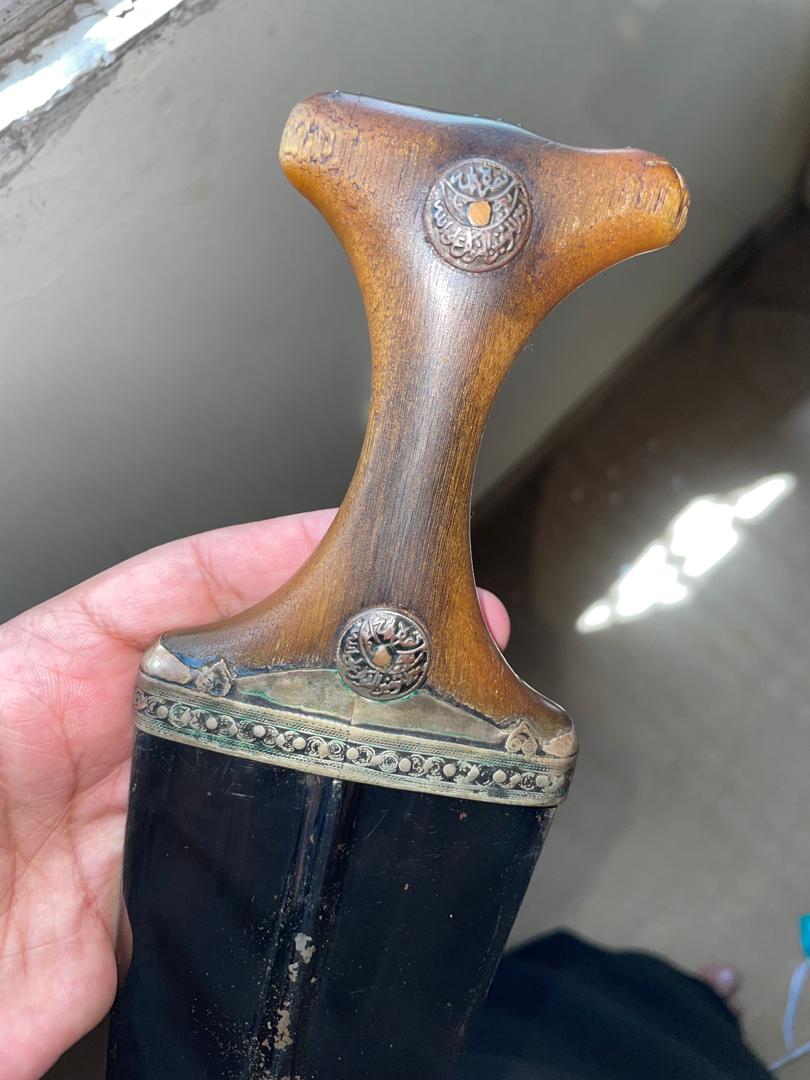 فرصة نادرة " جنبية يمنية قديمة اصلي صيفاني من وحيد القرن نادرة وثمينه عمرها يصل الى اكثر من مائتين عام "