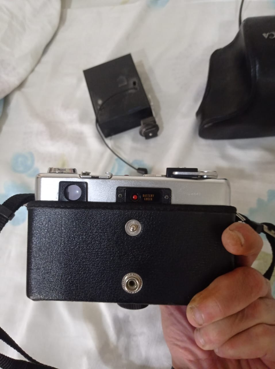 كاميرا ياشيكا إلكترو 35 GSN للبيع بحالة ممتازة قابل للبدل او للتفاوض البسيط