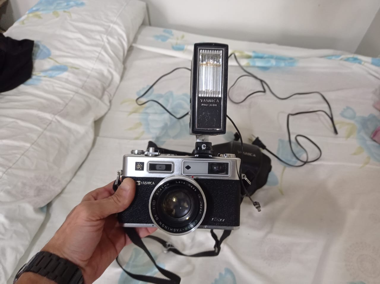 كاميرا ياشيكا إلكترو 35 GSN للبيع بحالة ممتازة قابل للبدل او للتفاوض البسيط