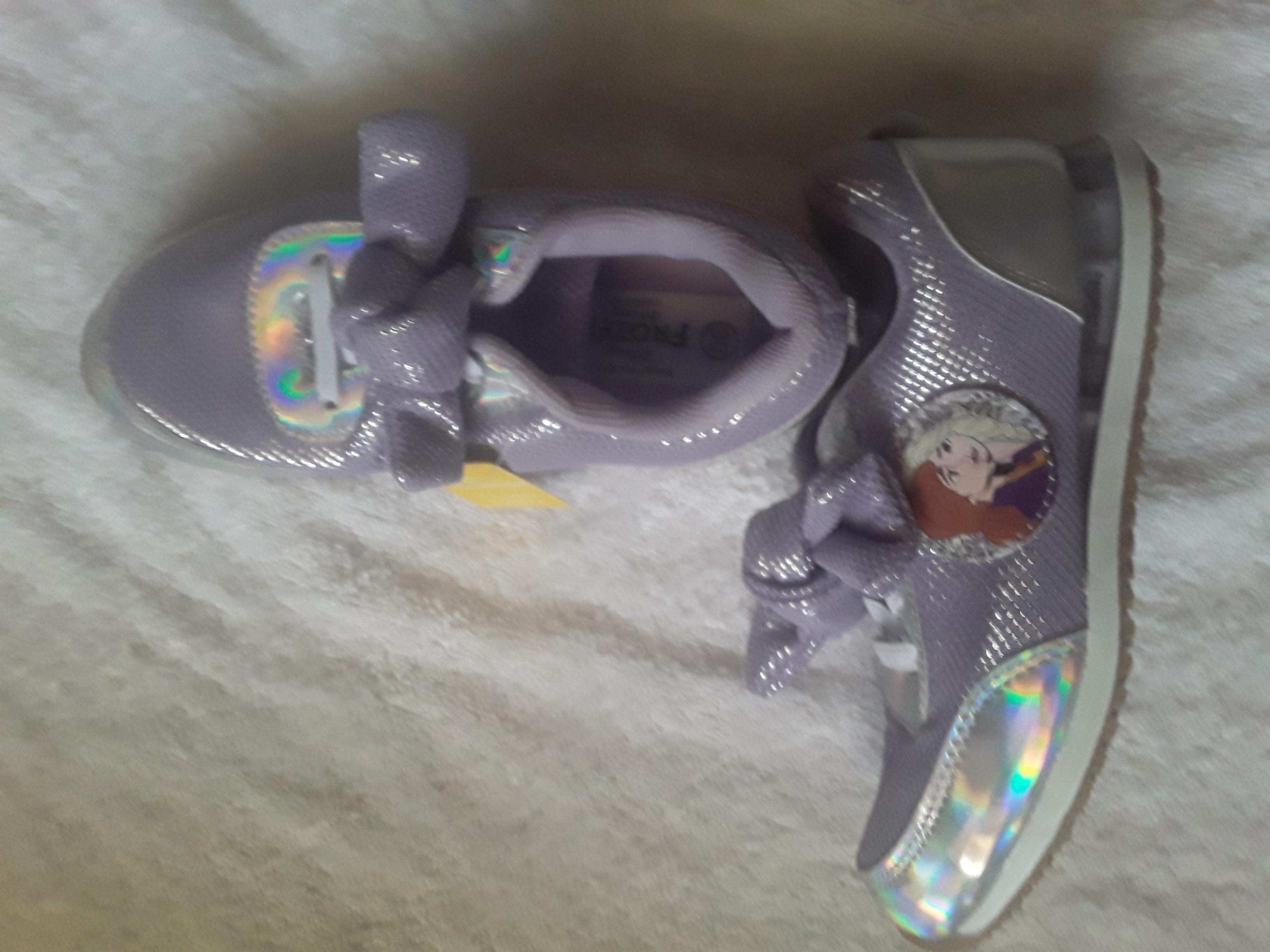 حذاء رياضي للفتيات