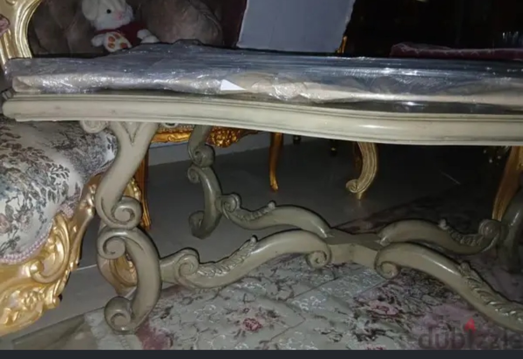 طاولة صالون