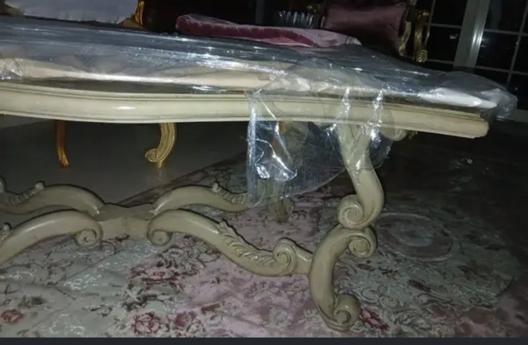 طاولة صالون