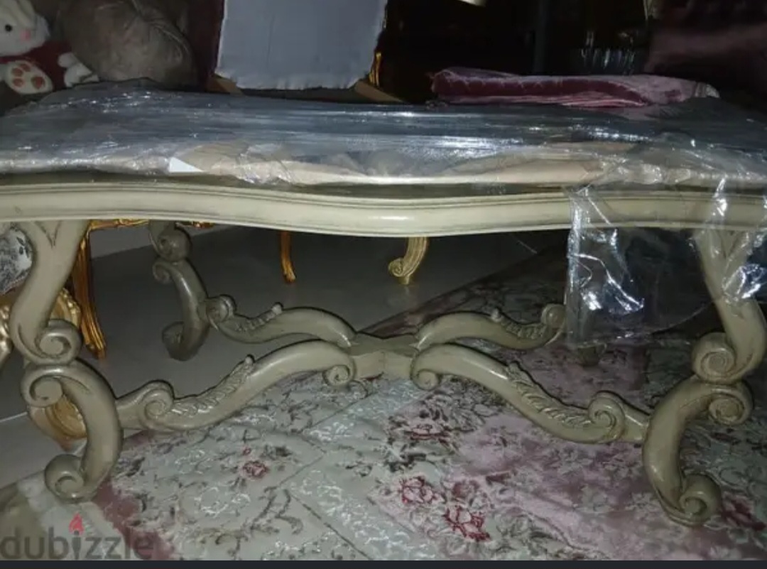 طاولة صالون