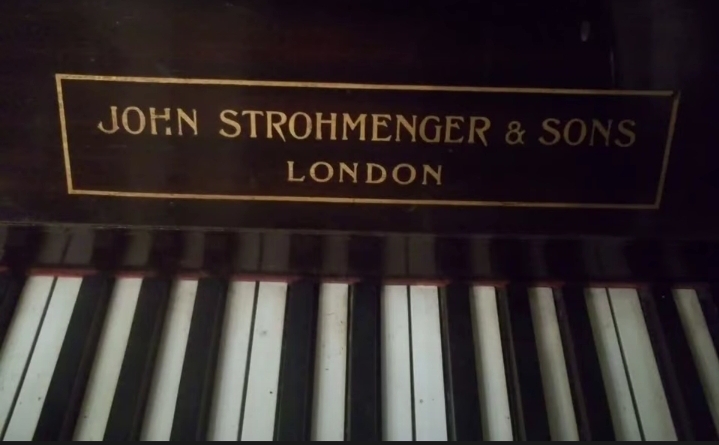 بيانو انتيكا هاند ميد من القرن ال19