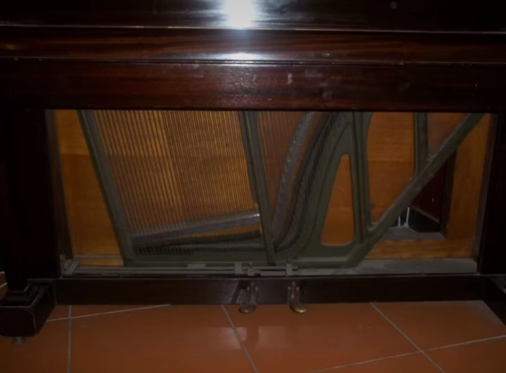 بيانو انتيكا هاند ميد من القرن ال19