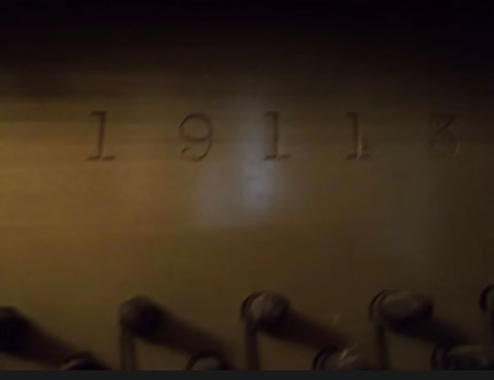 بيانو انتيكا هاند ميد من القرن ال19