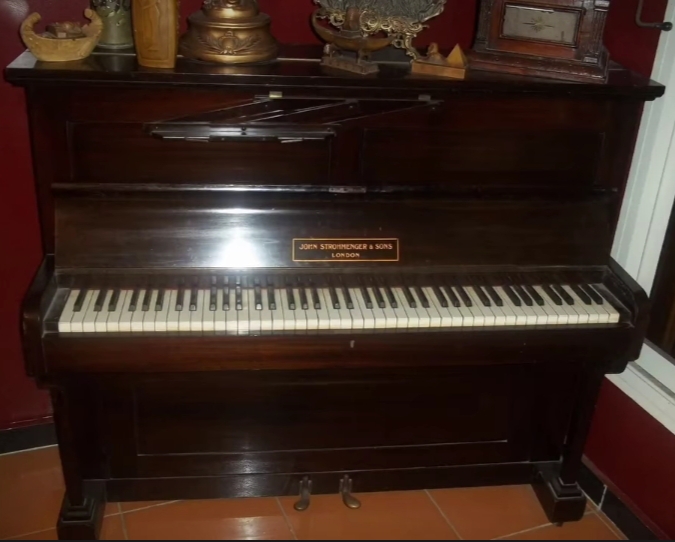 بيانو انتيكا هاند ميد من القرن ال19