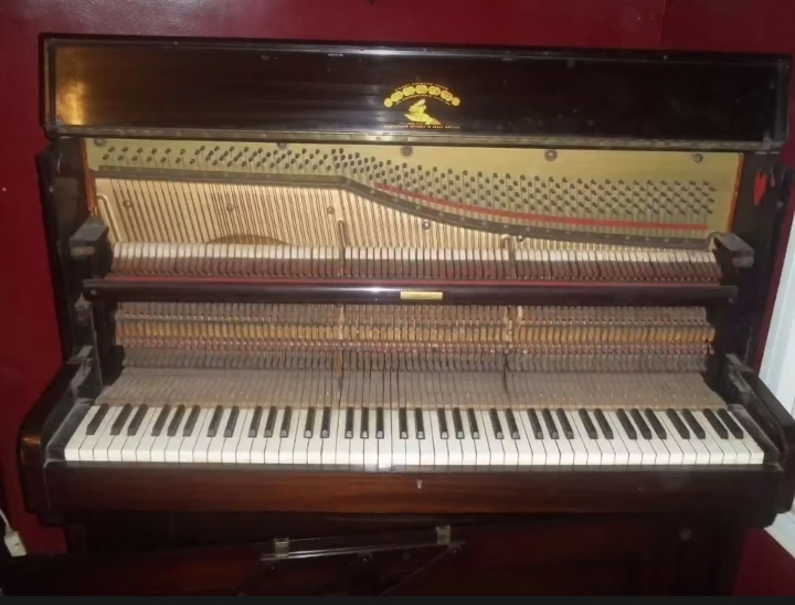 بيانو انتيكا هاند ميد من القرن ال19
