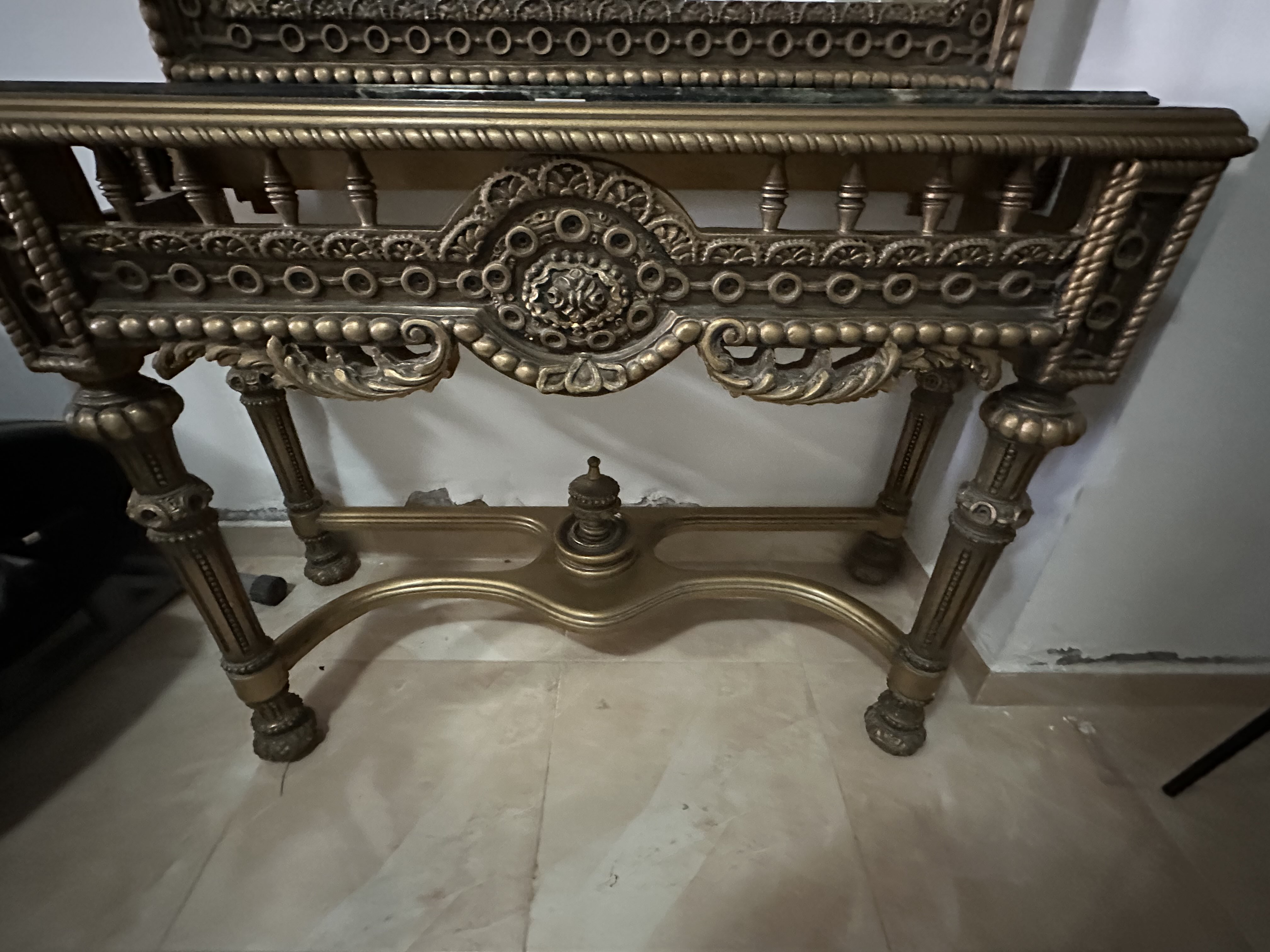 mirror stand , كونسول رائع