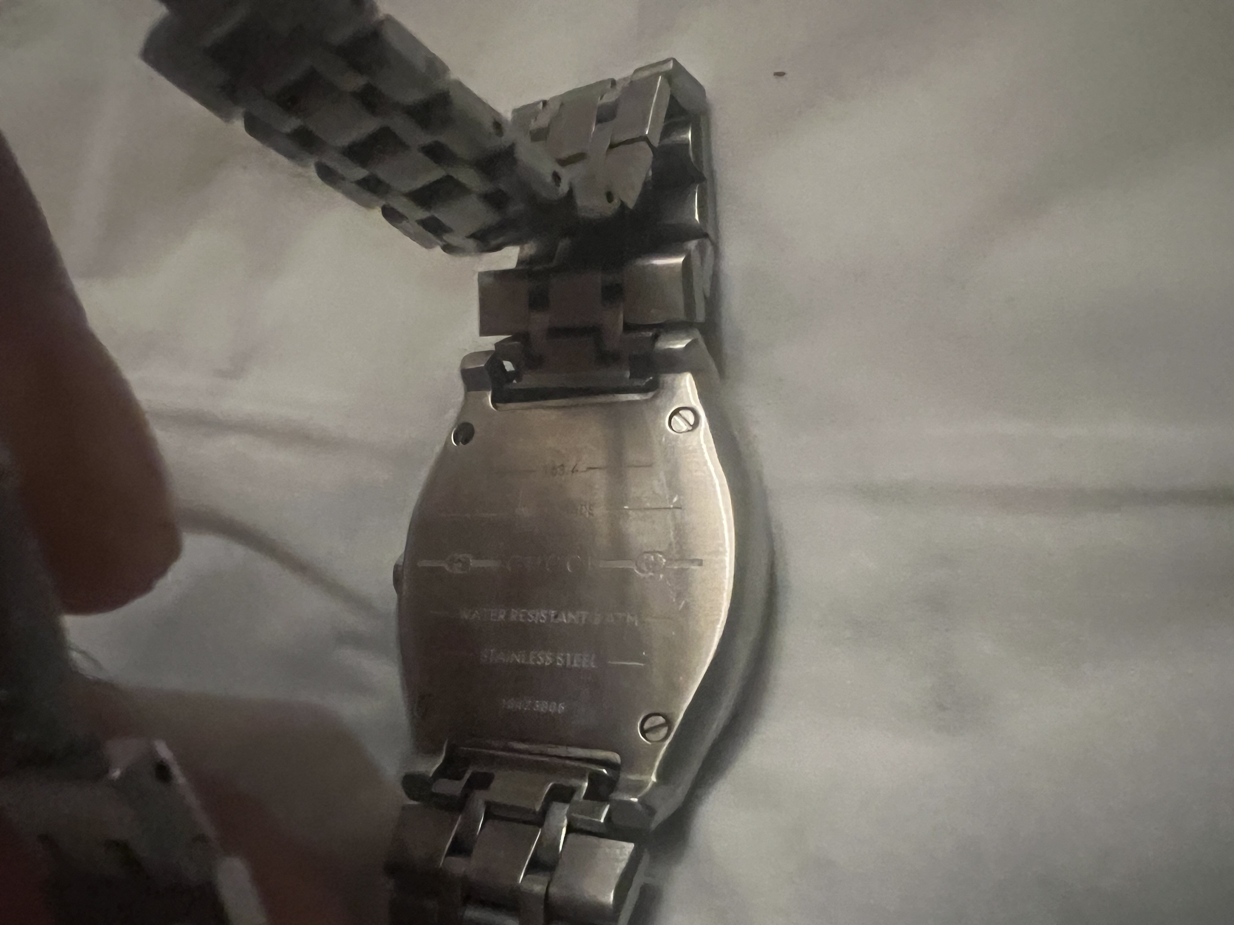 ساعه جوتشي اصليه