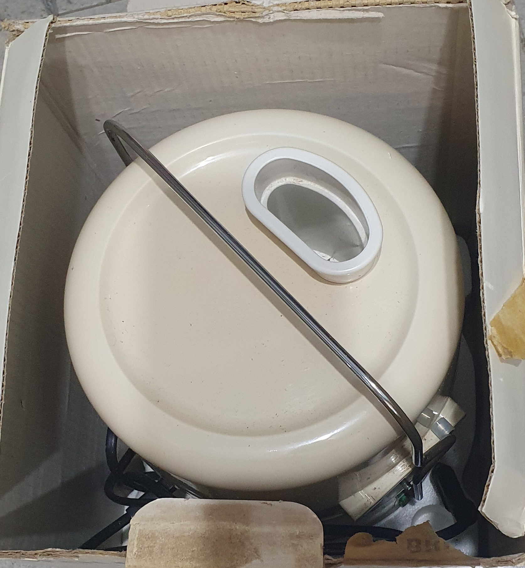 عصارة براون متعددة الاستخدامات MP" 50" صممها يورغن جروبل في سبعينيات القرن الماضي لشركة براون إيه جي.