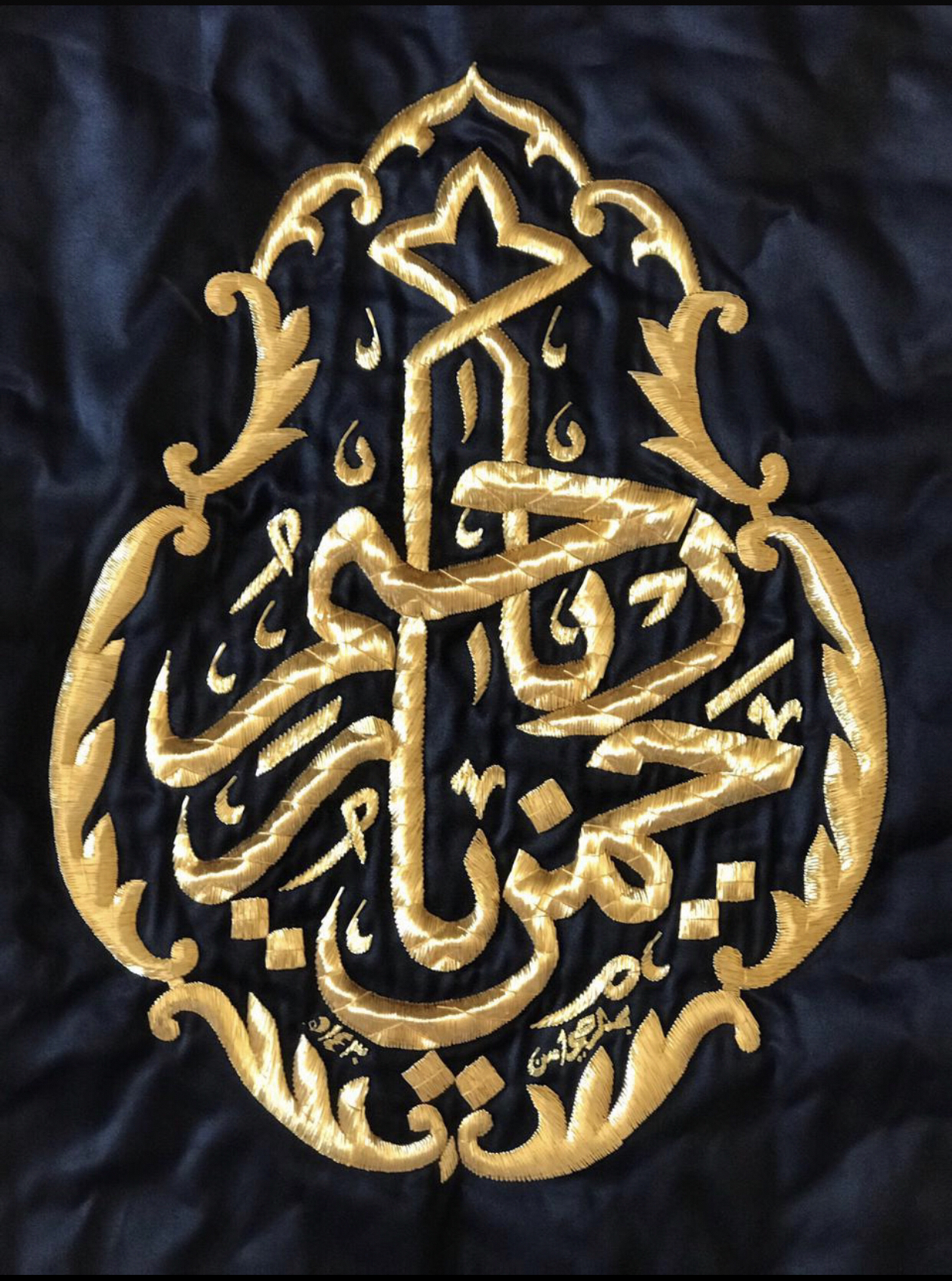 قنديل مطلي بالذهب من كسوه الكعبه الشريفة للبيع