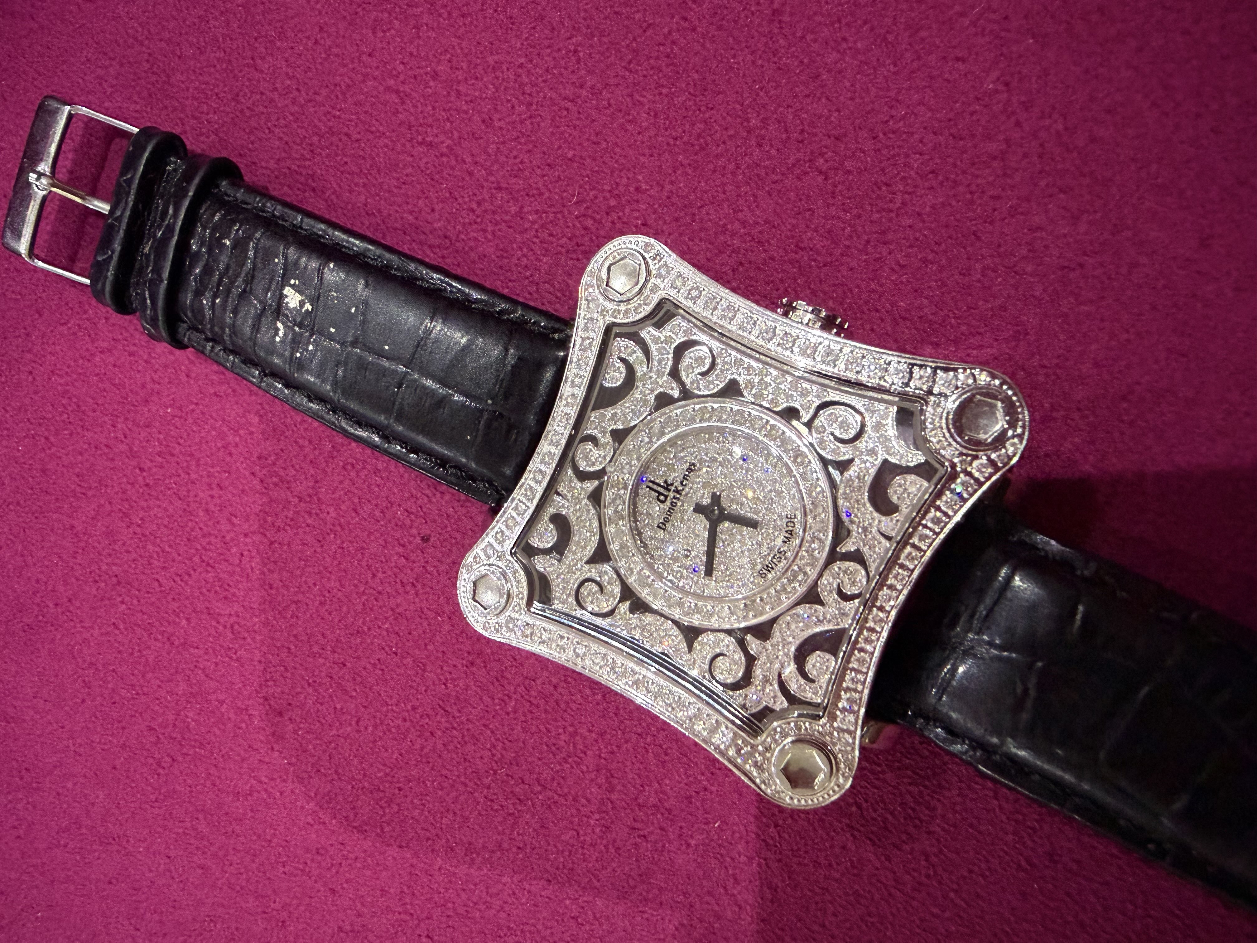 ساعة قطعة واحدة