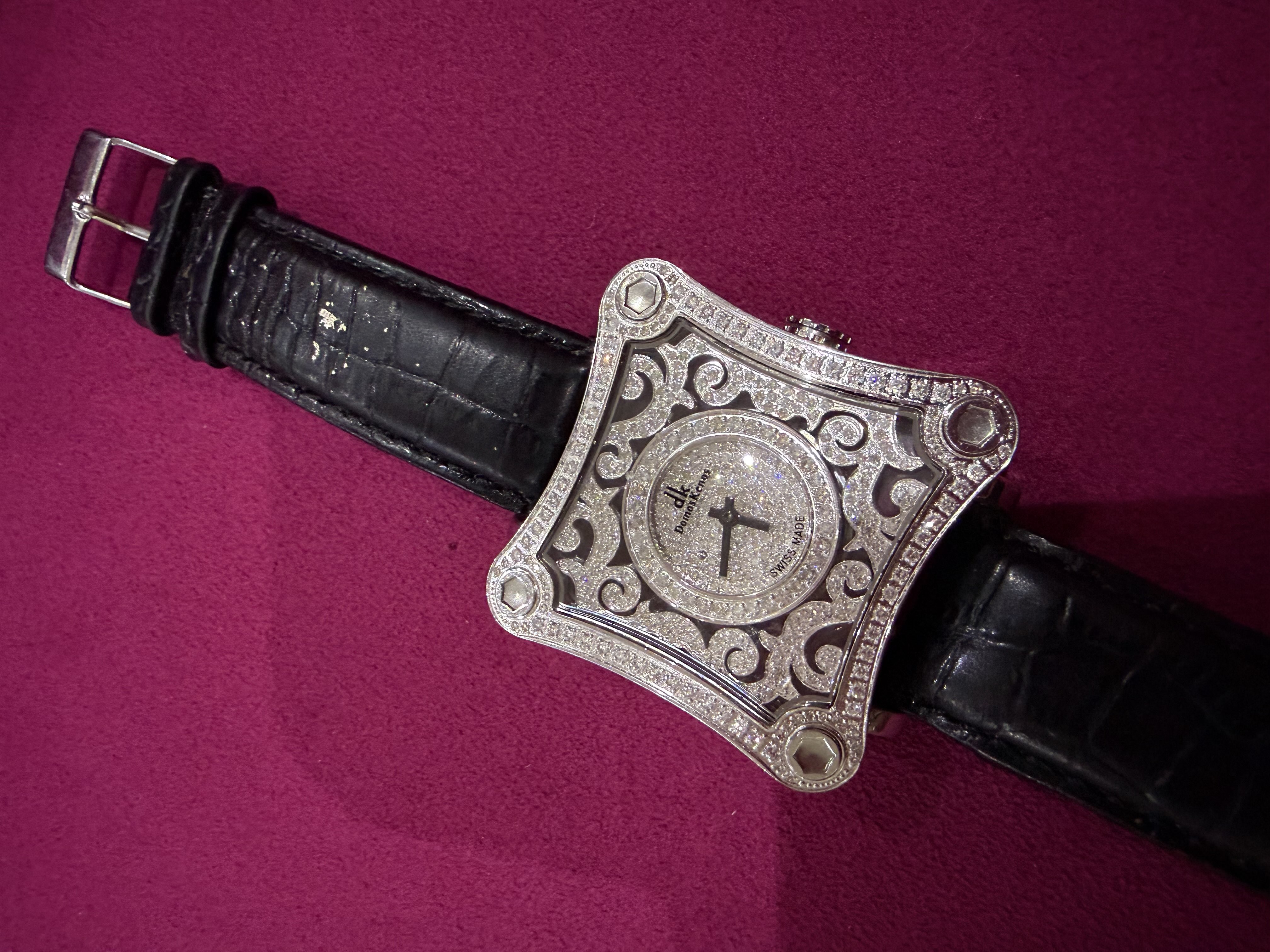 ساعة قطعة واحدة