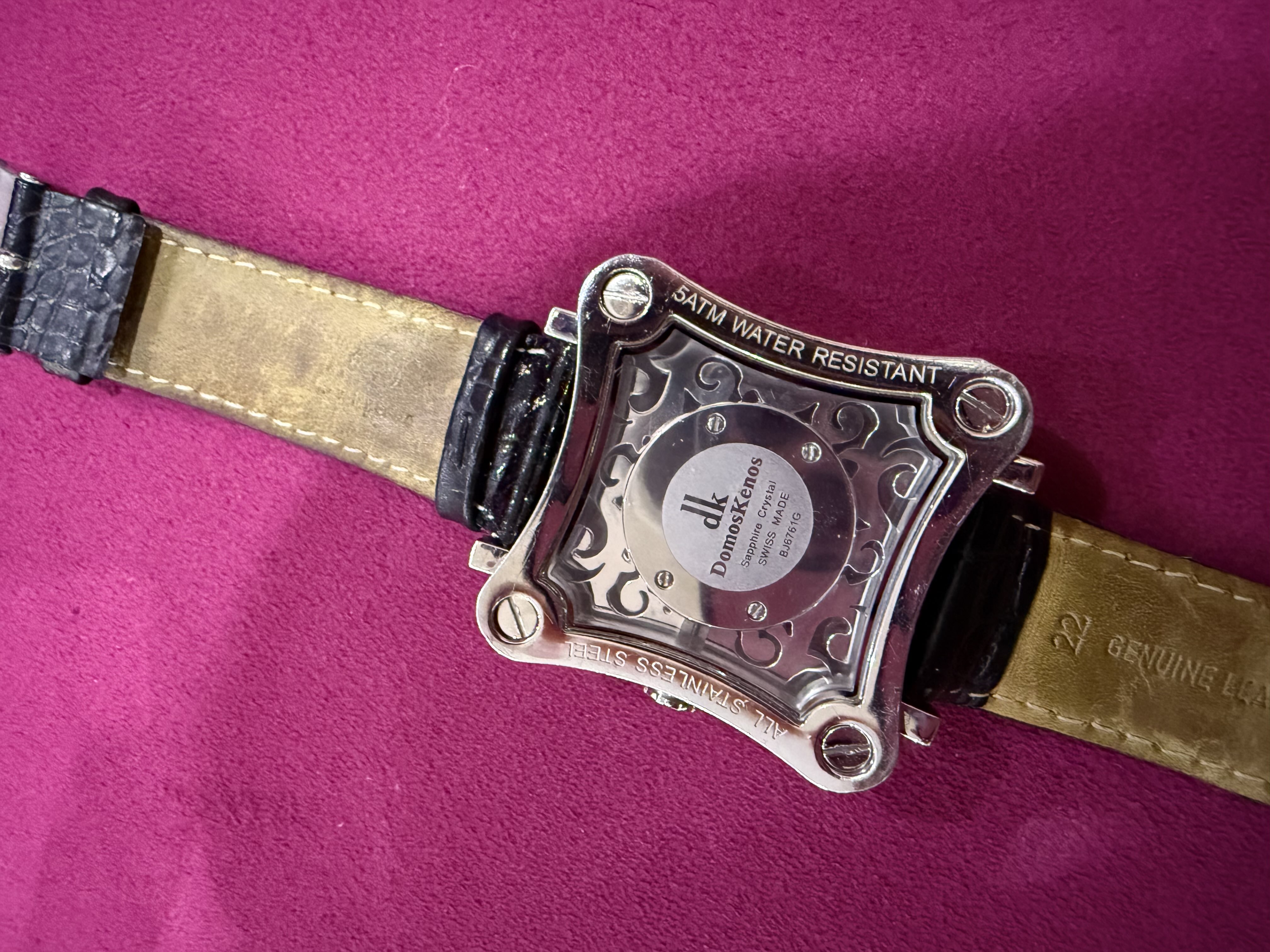 ساعة قطعة واحدة