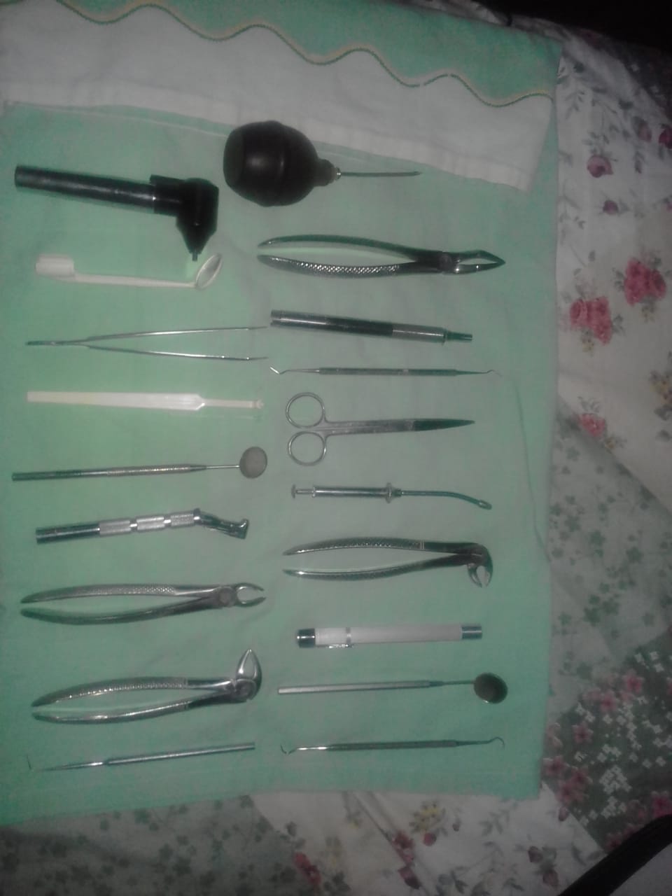 طقم أدوات أسنان 23قطعة بحالة جيدة
