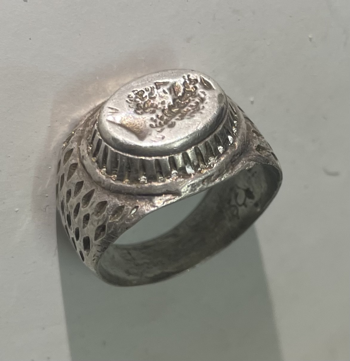 مزاد الخاتم اثري روماني