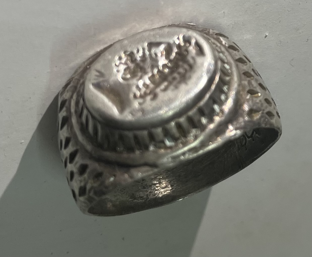 مزاد الخاتم اثري روماني