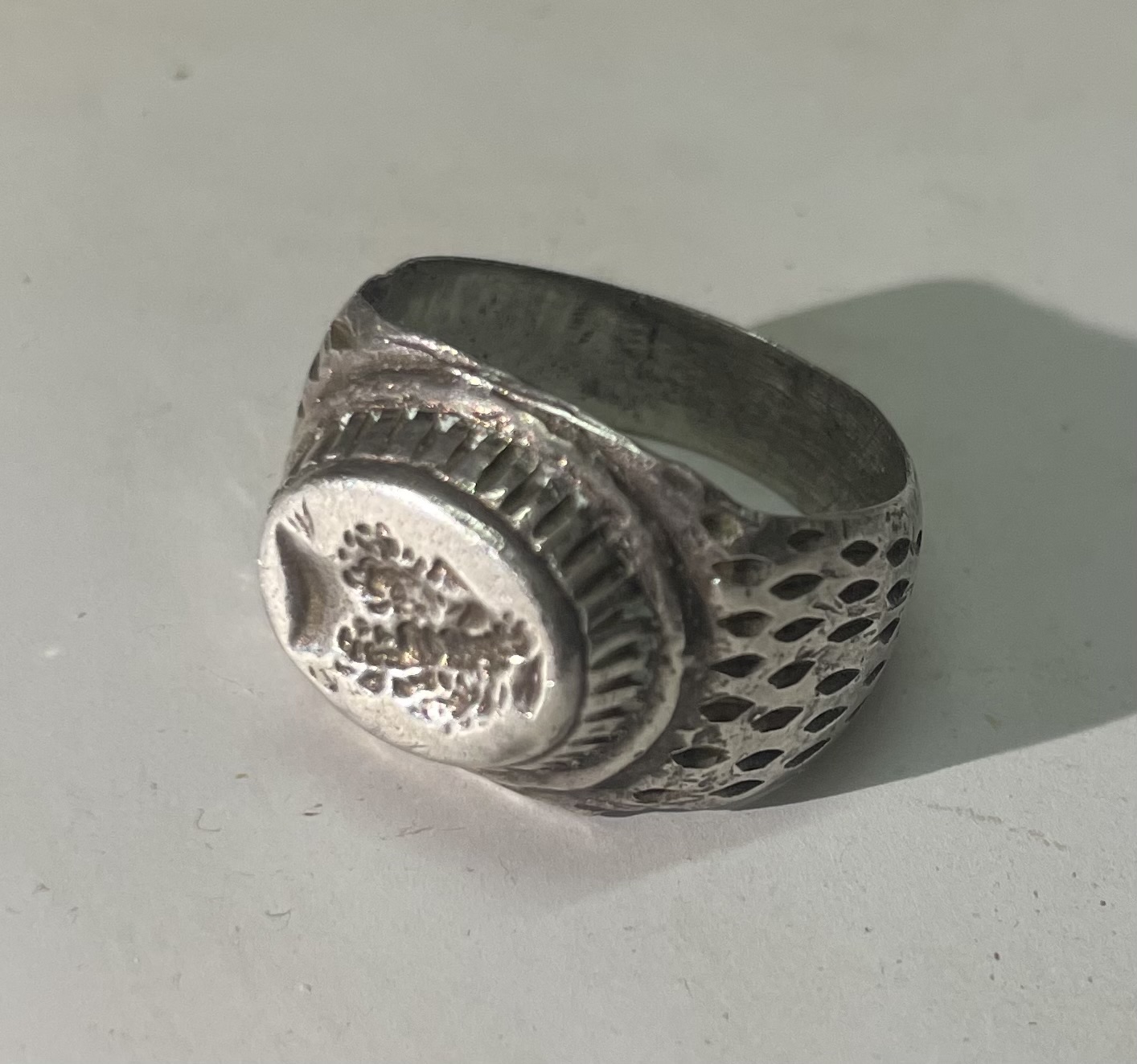 مزاد الخاتم اثري روماني