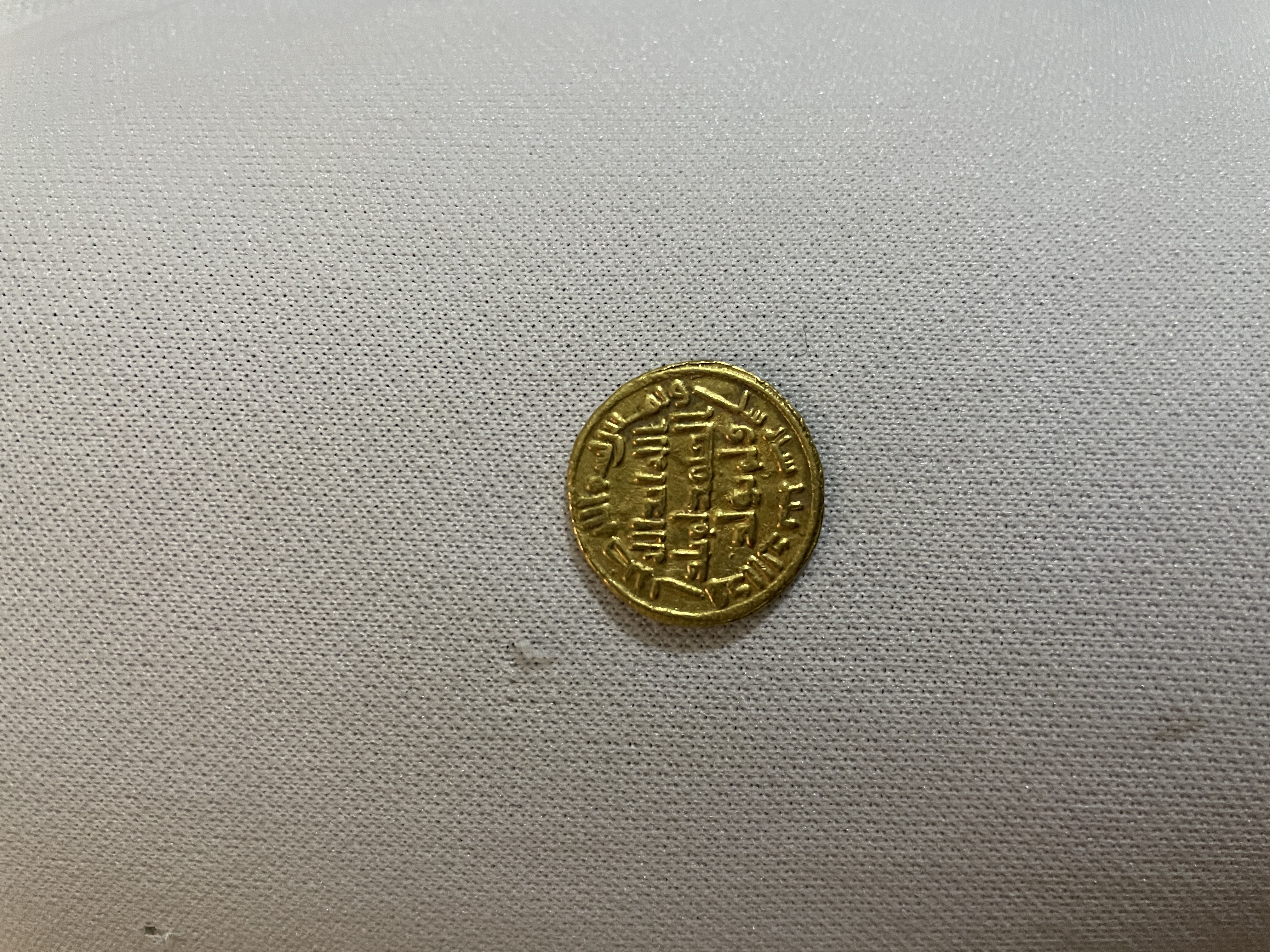 عملة ذهبية إسلامية نادرة – Umayyad Gold Dinar 85 AH (704 CE)