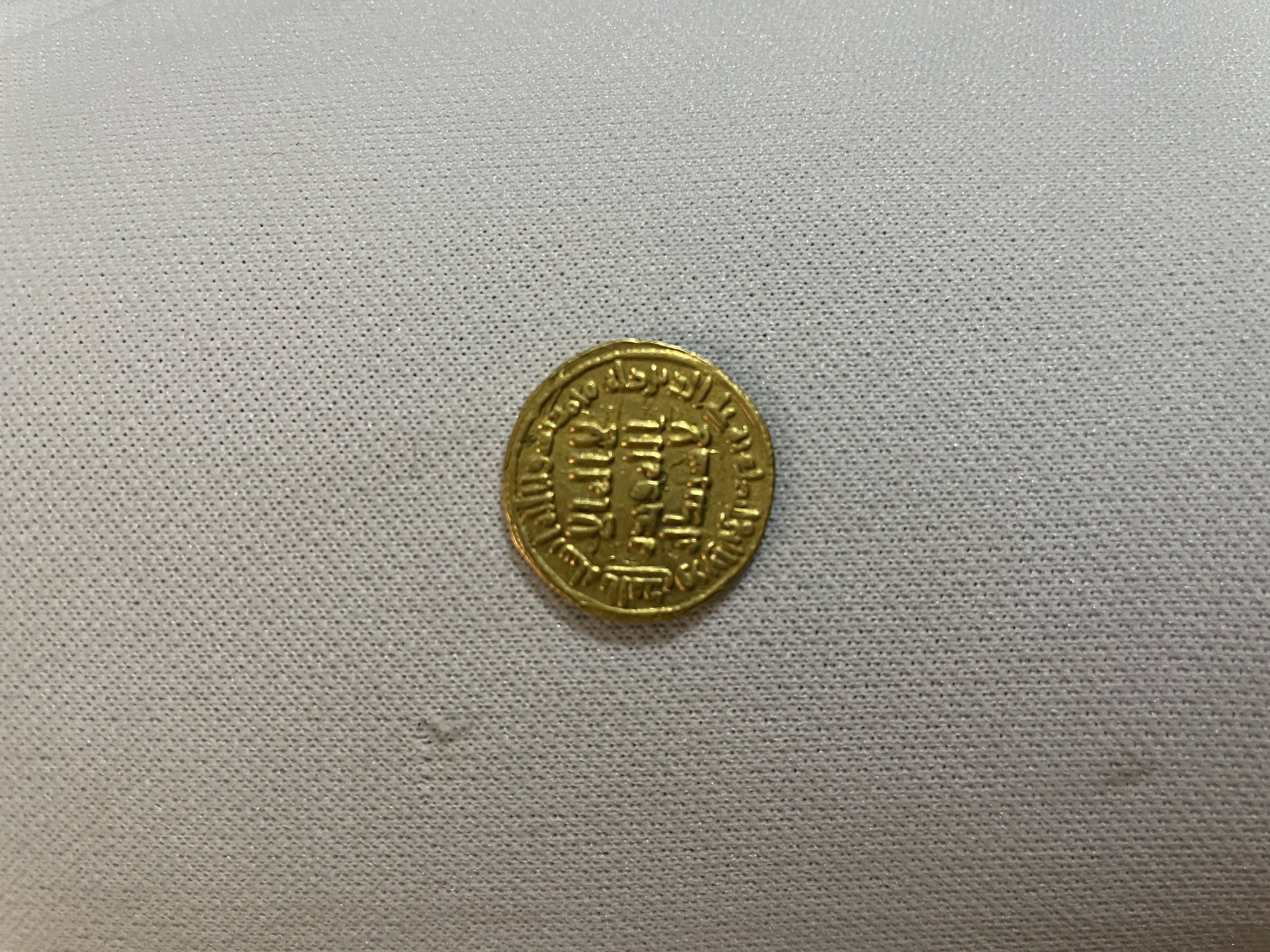 عملة ذهبية إسلامية نادرة – Umayyad Gold Dinar 85 AH (704 CE)