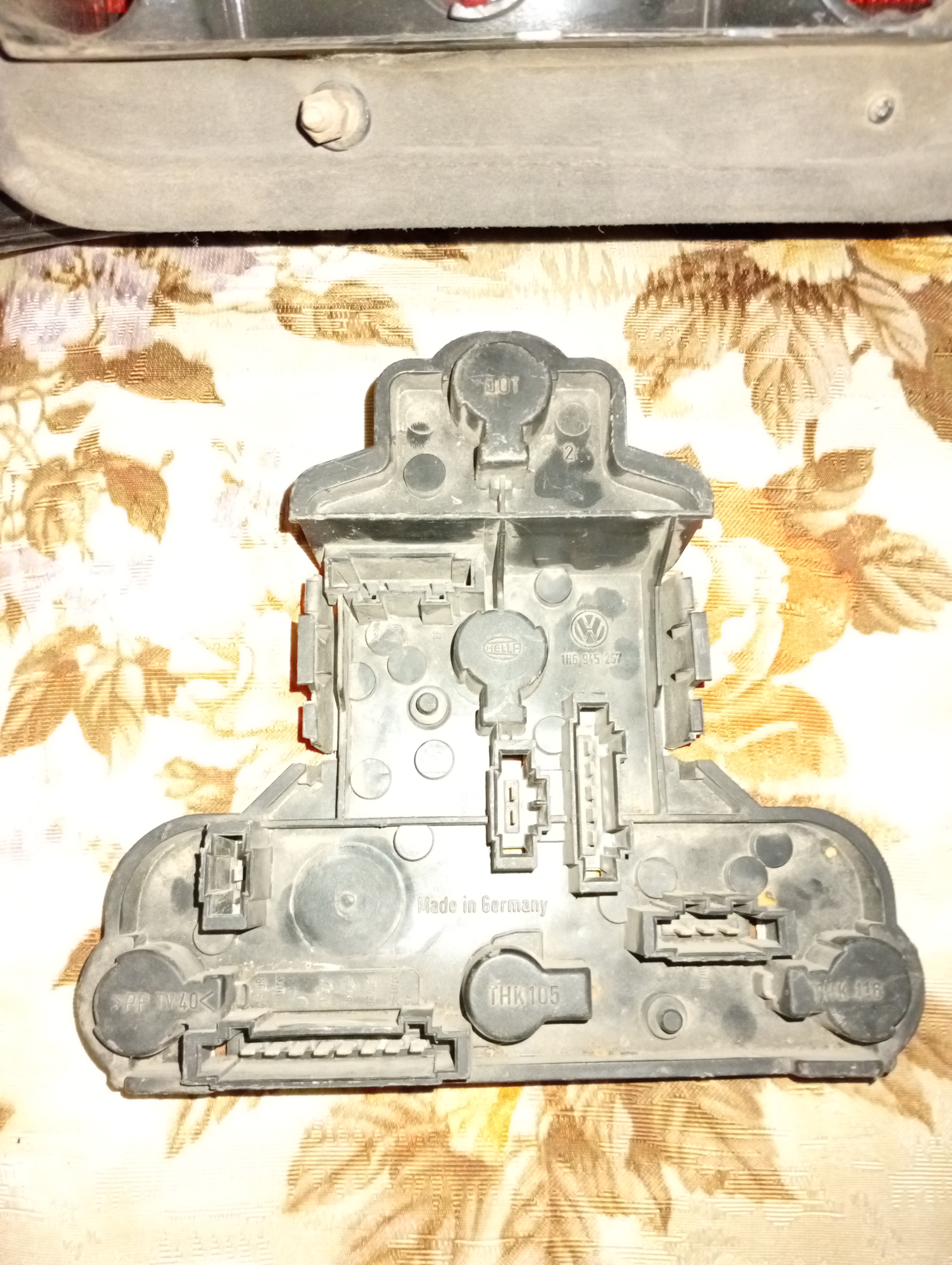 فوانيس خلفى جولف 3 اسموك بالخرايط والعازل المانى اوريجينال