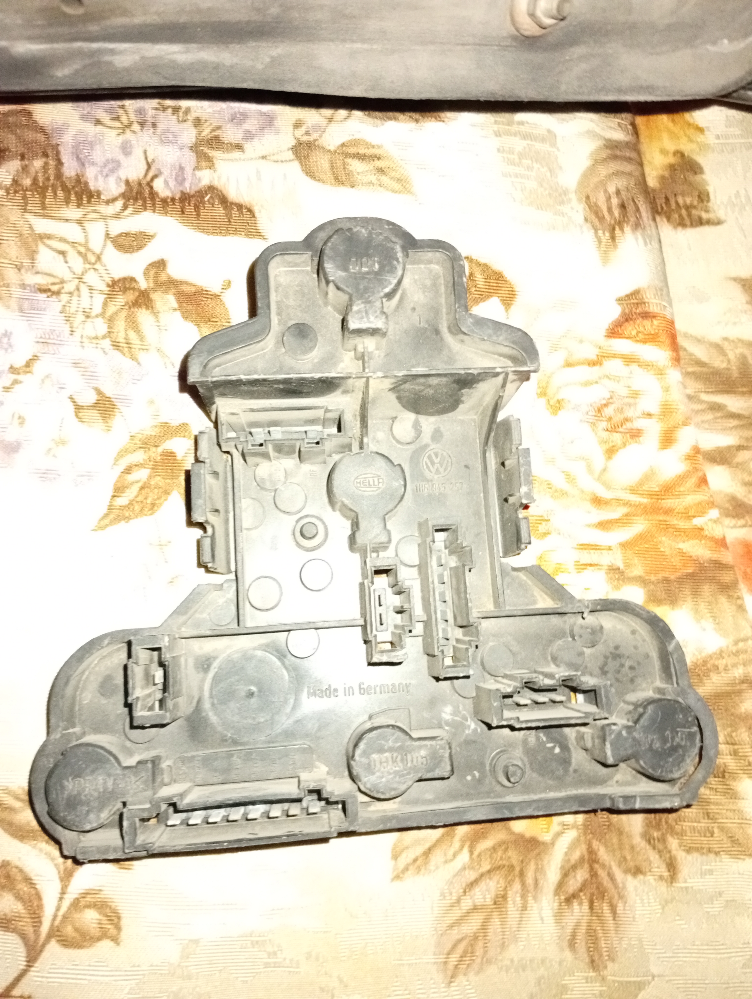 فوانيس خلفى جولف 3 اسموك بالخرايط والعازل المانى اوريجينال