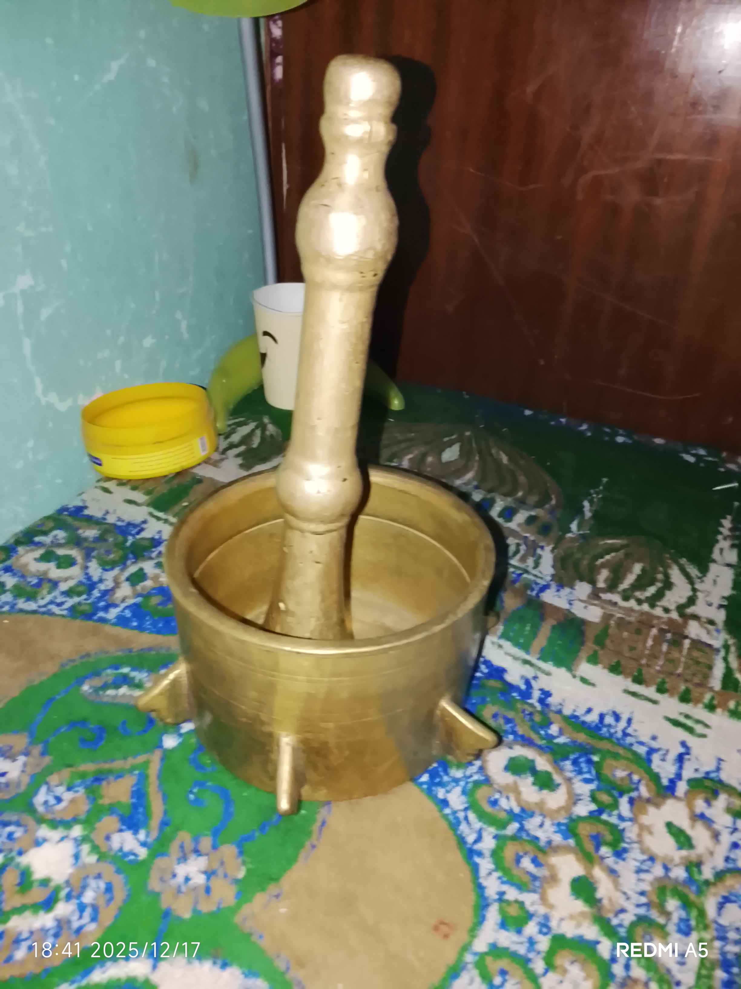 هون نحاس قديم قديم عمره 120سنه