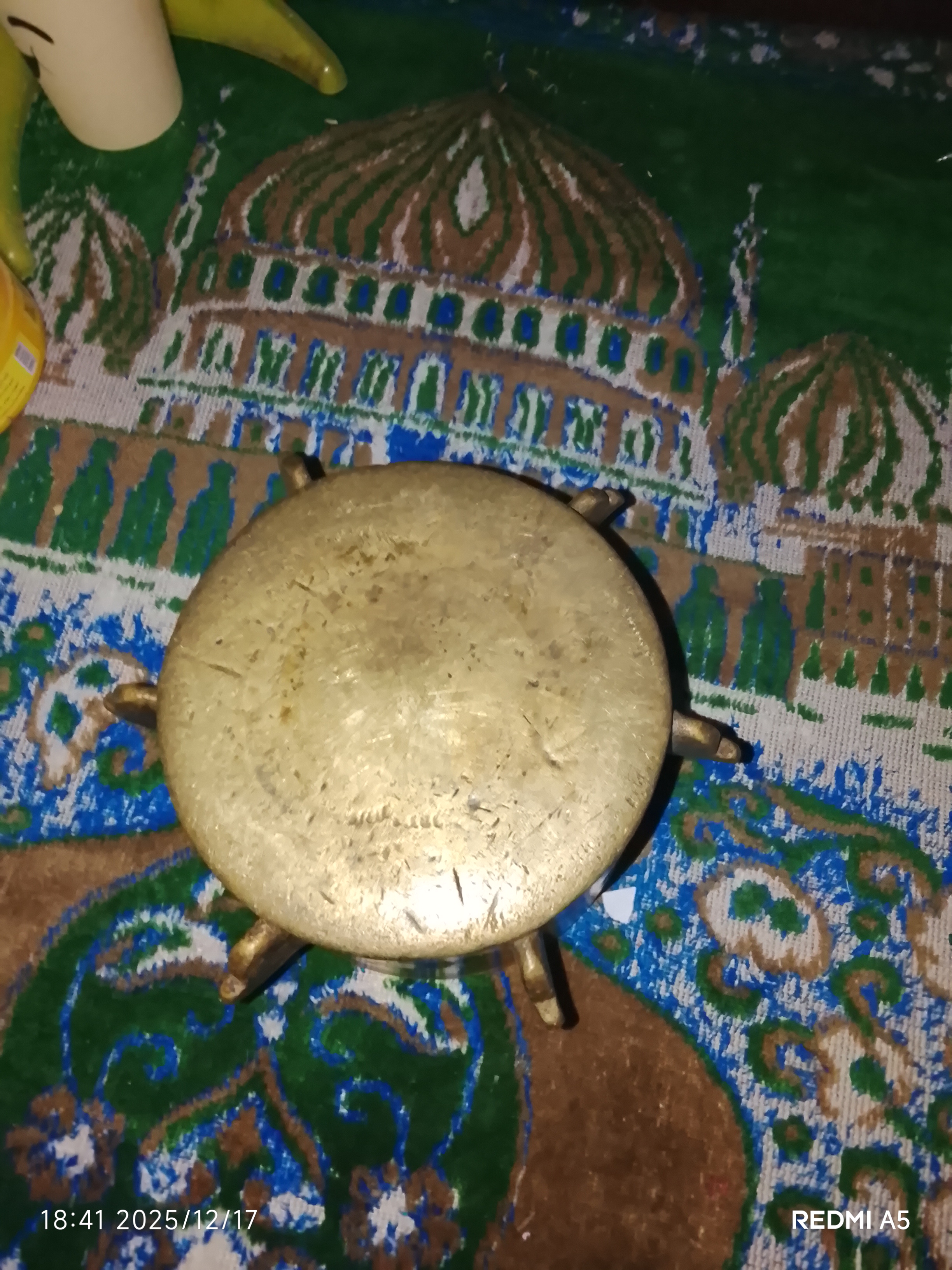 هون نحاس قديم قديم عمره 120سنه