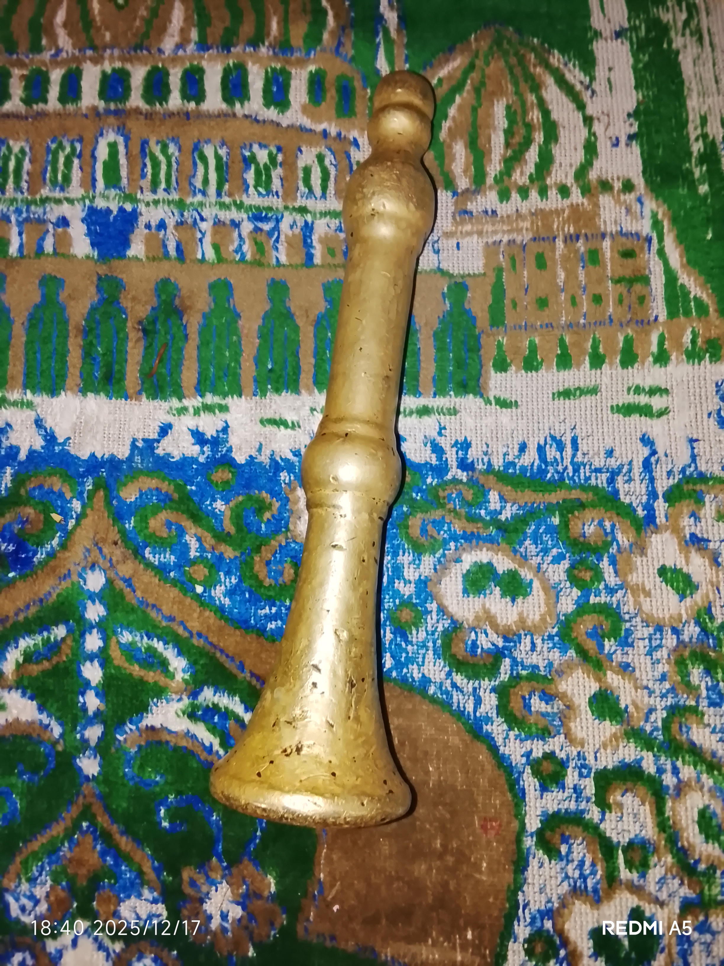 هون نحاس قديم قديم عمره 120سنه