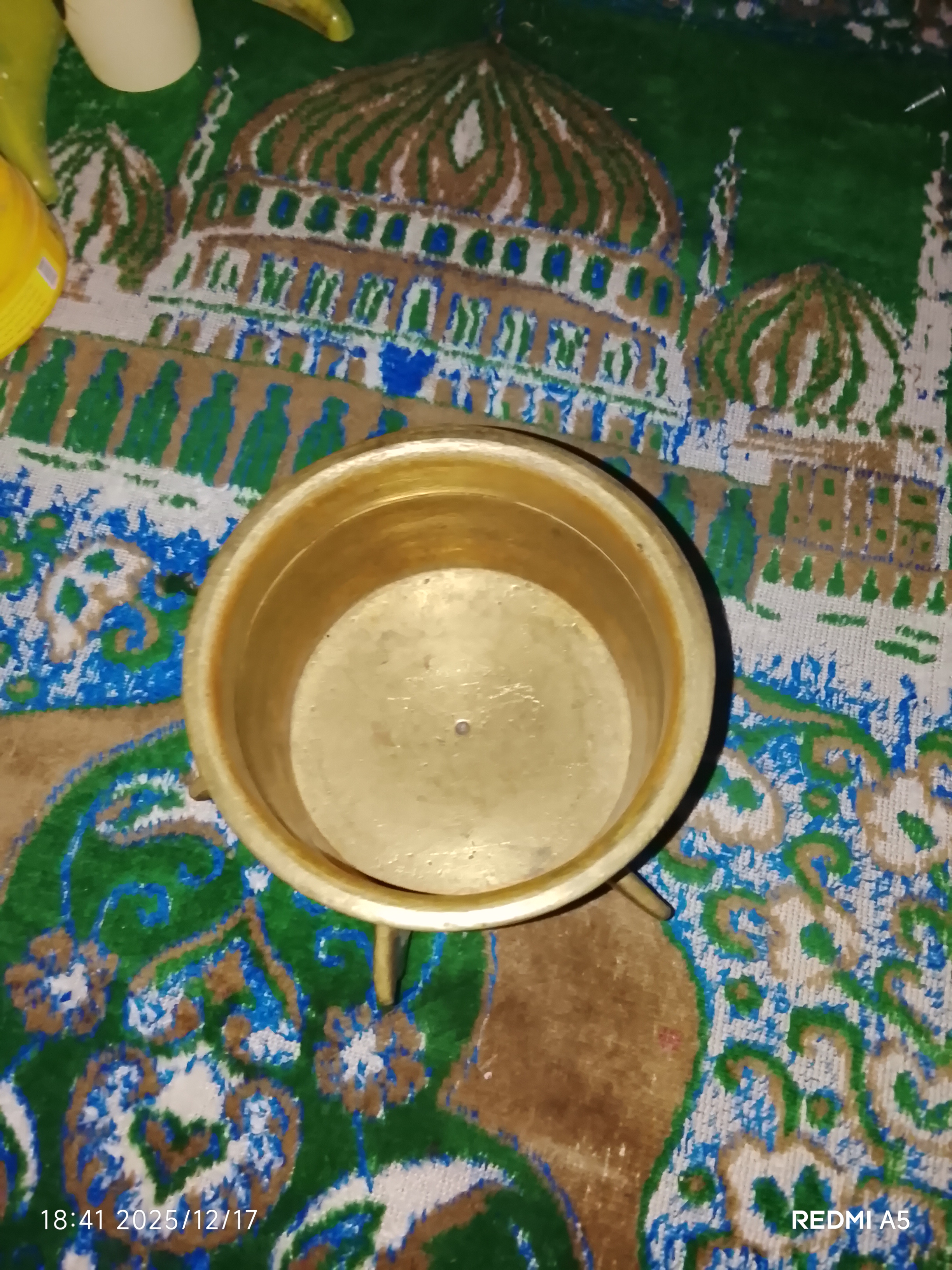 هون نحاس قديم قديم عمره 120سنه