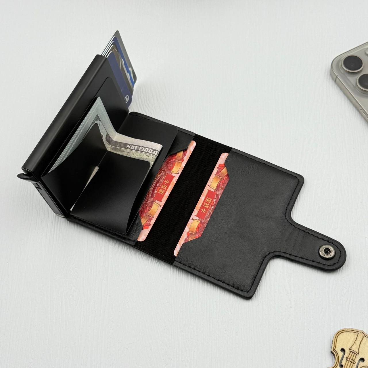 محفظة نقود و بطائق أوتوماتيكية للرجال